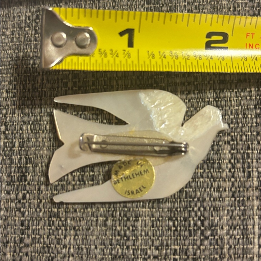 Vintage Bethlehem Dove Brooch Hand-Carved Mother of Pearl Bird Pin - Picture 3 of 4